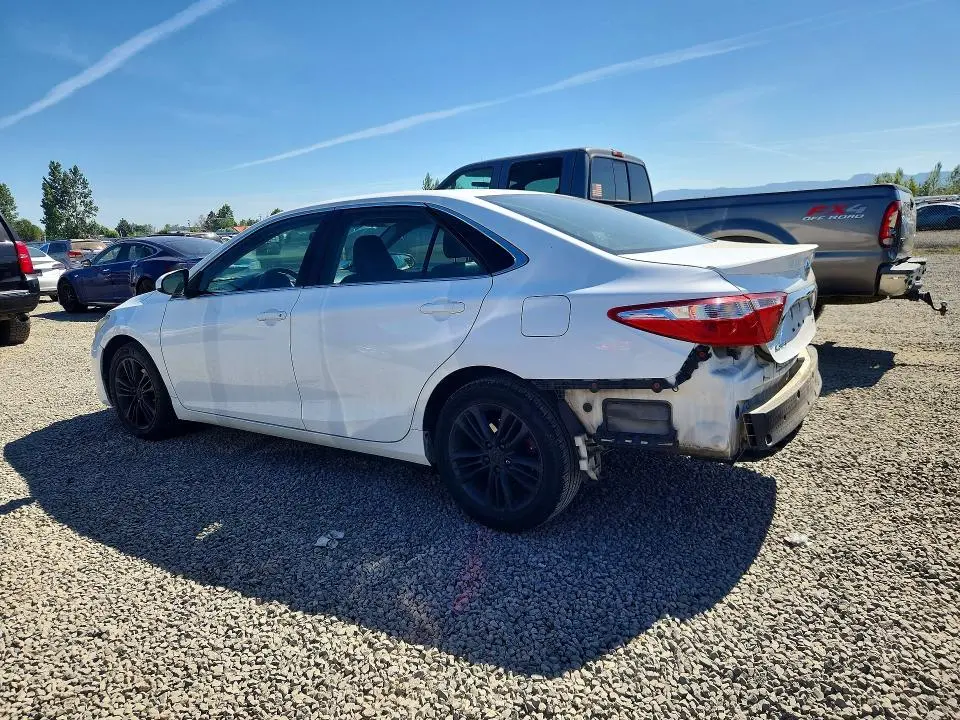 2016 TOYOTA CAMRY SE  