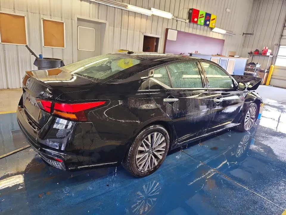 2023 NISSAN ALTIMA SV  
