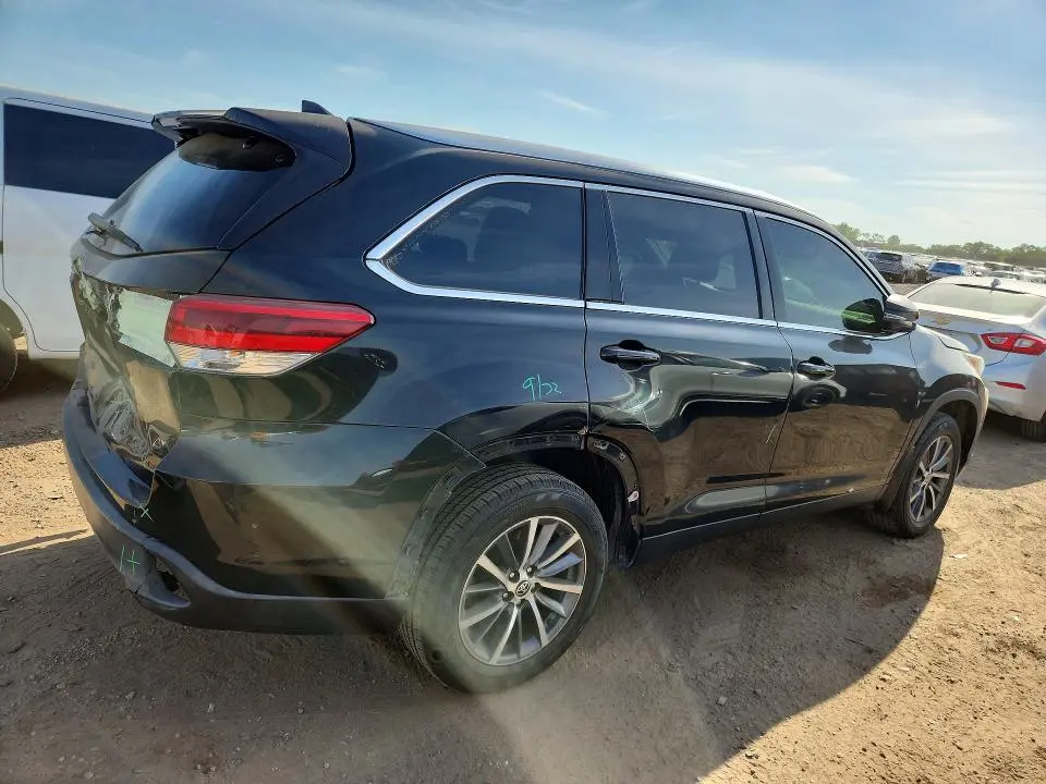 2019 TOYOTA HIGHLANDER XLE  
