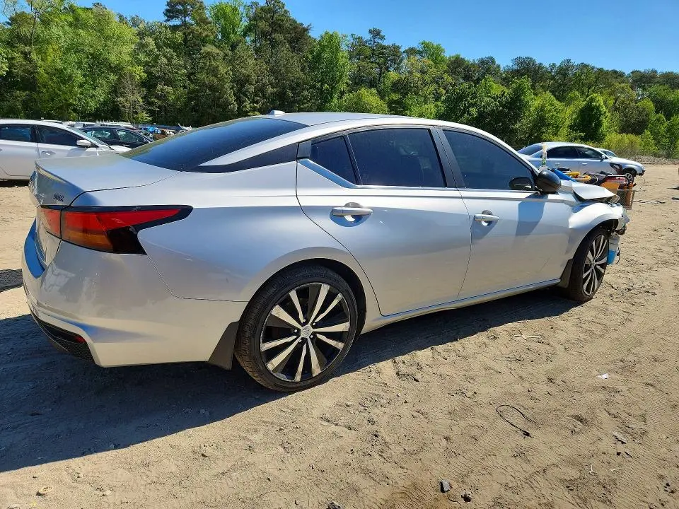 2019 NISSAN ALTIMA SR  