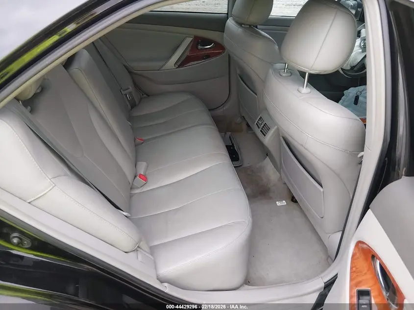 2011 TOYOTA CAMRY XLE V6