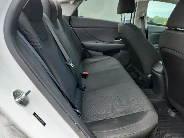 2021 HYUNDAI ELANTRA SE  