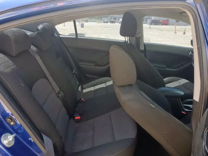 2017 KIA FORTE LX  