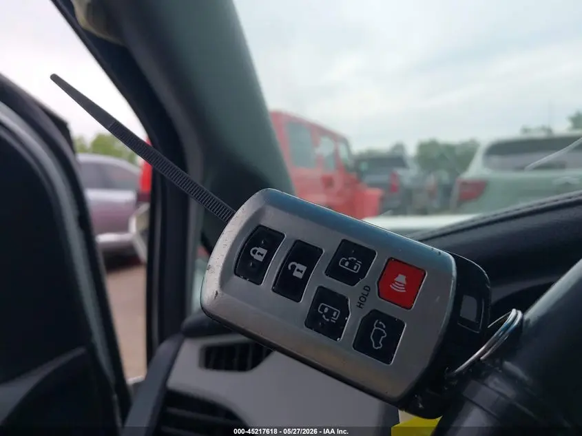 2017 TOYOTA SIENNA LIMITED PREMIUM 7 PASSENGER