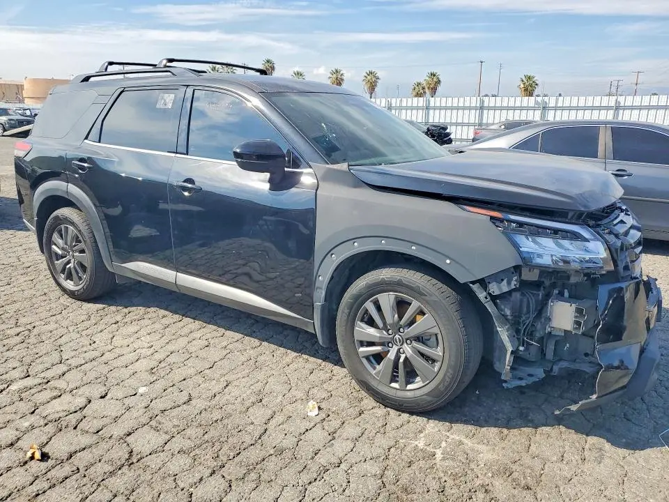 2022 NISSAN PATHFINDER SV  