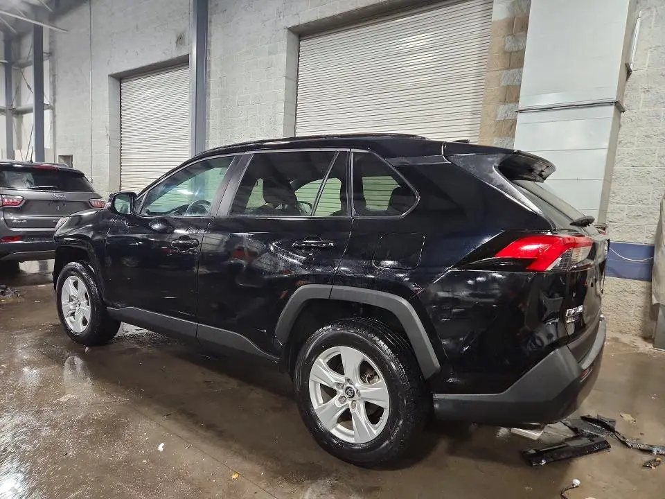 2019 TOYOTA RAV4 XLE  