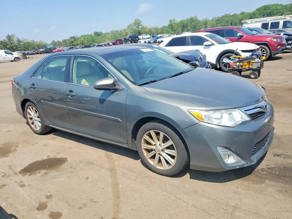 2014 TOYOTA CAMRY XLE  