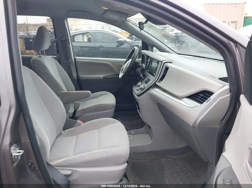 2020 TOYOTA SIENNA L