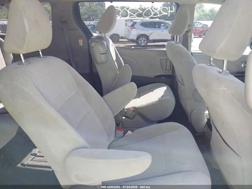 2019 TOYOTA SIENNA LE 8-PASSENGER