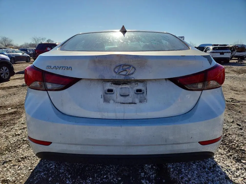 2016 HYUNDAI ELANTRA SE  