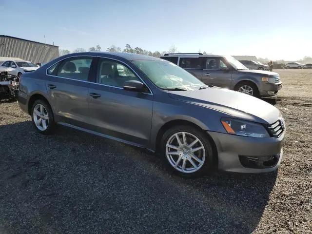 2013 VOLKSWAGEN PASSAT SE  