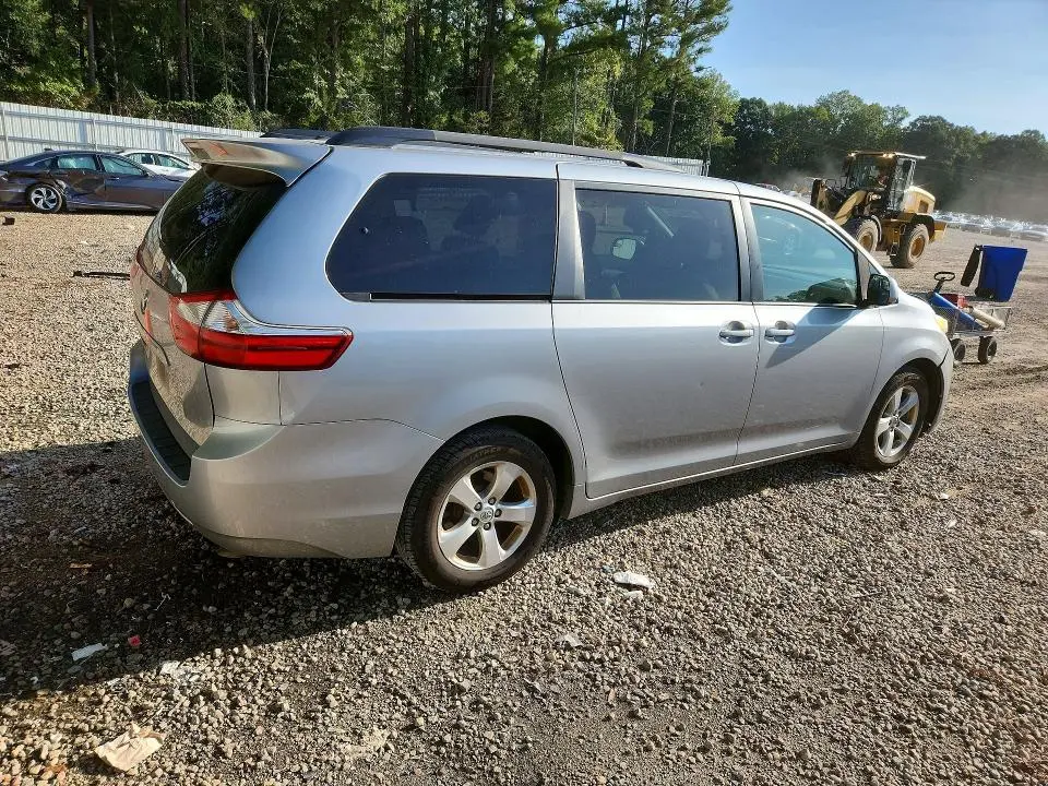 2015 TOYOTA SIENNA LE  