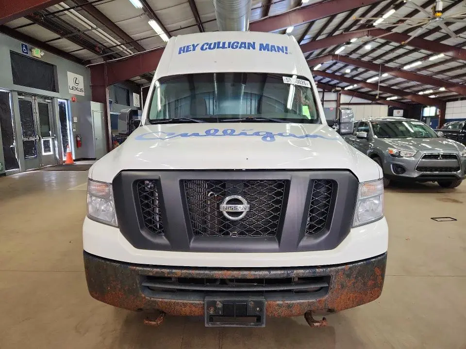 2016 NISSAN NV 2500 HD SV  