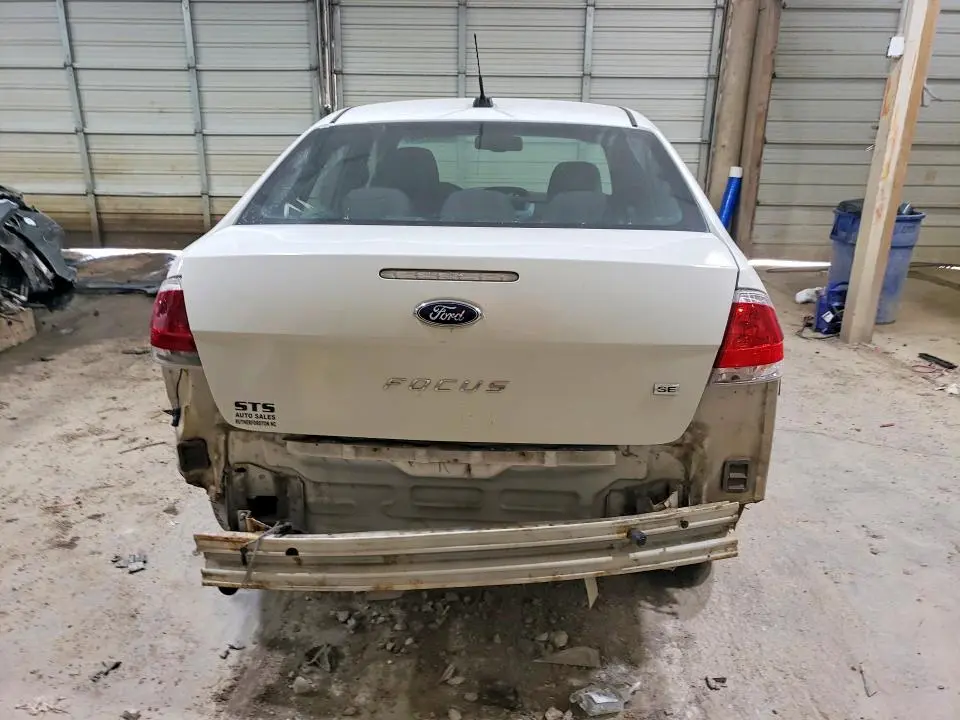 2010 FORD FOCUS SE  