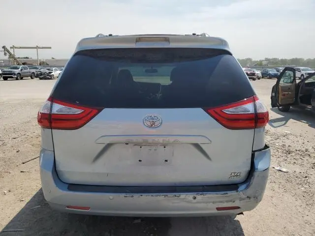2016 TOYOTA SIENNA XLE  