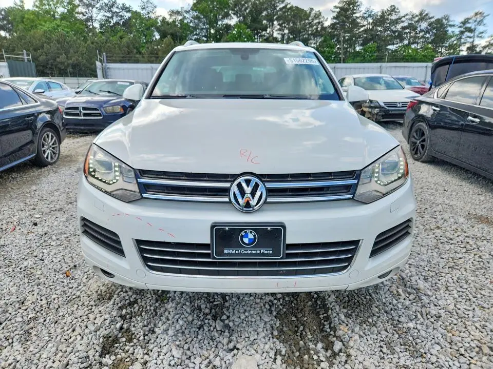 2013 VOLKSWAGEN TOUAREG V6  
