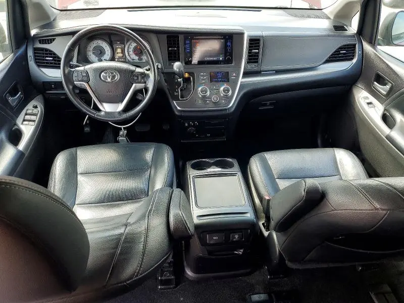 2015 TOYOTA SIENNA SE PREMIUM 8-PASSENGER  