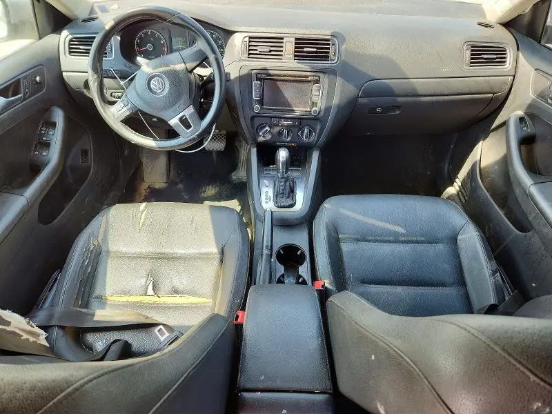 2011 VOLKSWAGEN JETTA SE  