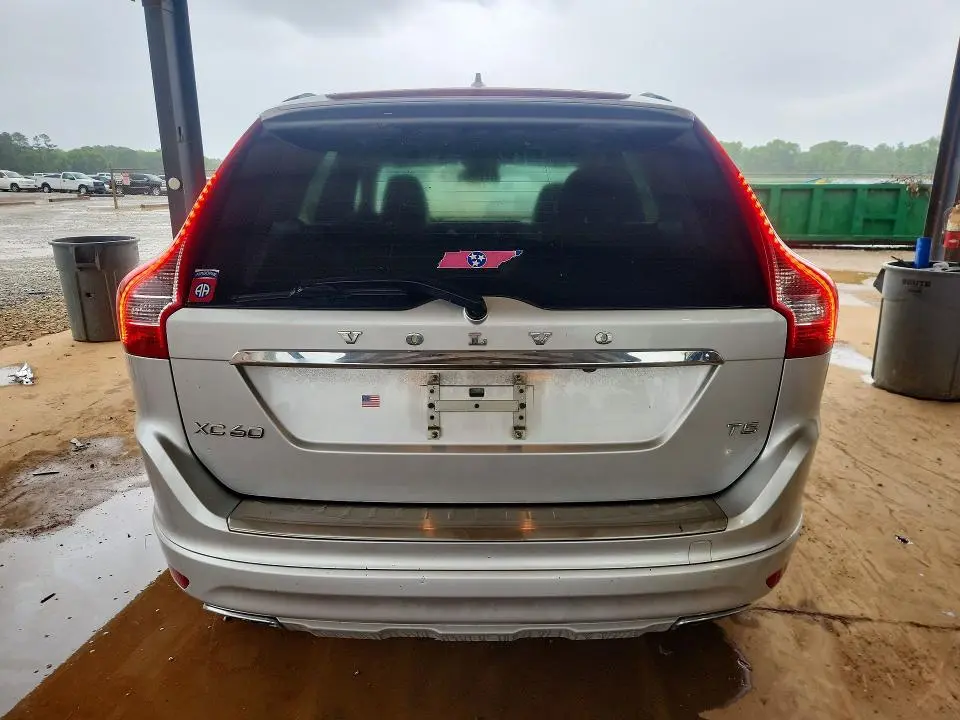2017 VOLVO XC60 T5  