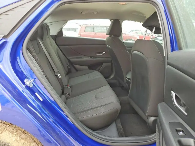 2022 HYUNDAI ELANTRA SE  
