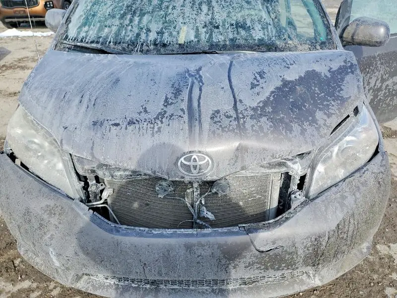 2012 TOYOTA SIENNA XLE  