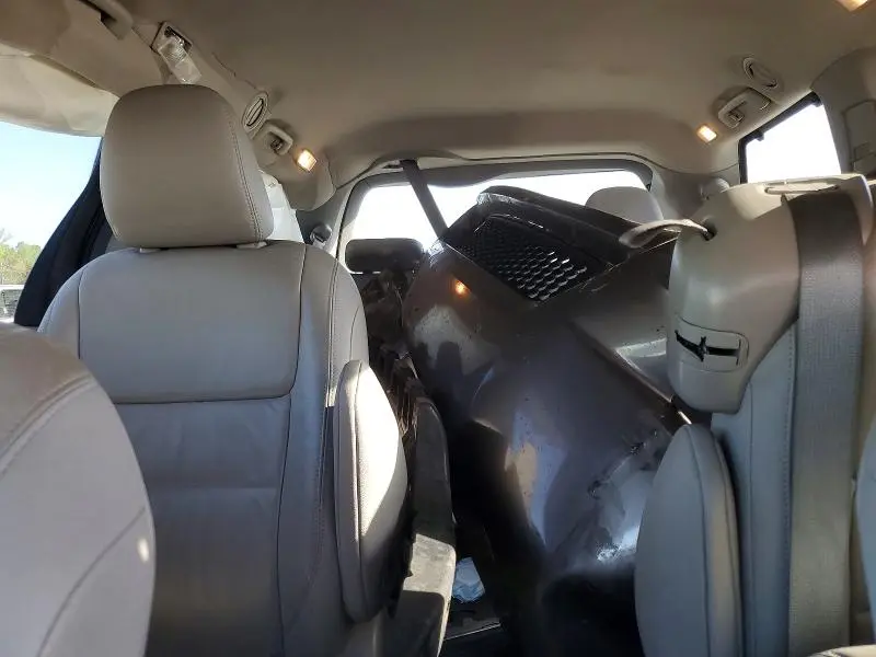2015 TOYOTA SIENNA XLE 8-PASSENGER  