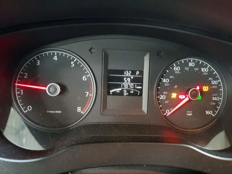 2011 VOLKSWAGEN JETTA SE  