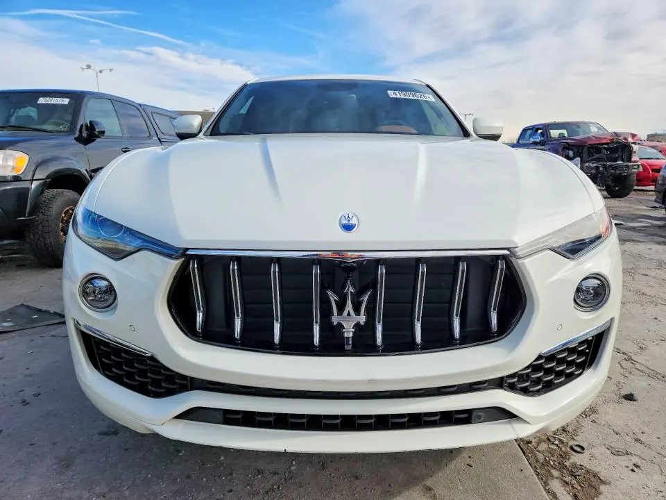 2022 MASERATI LEVANTE BASE  