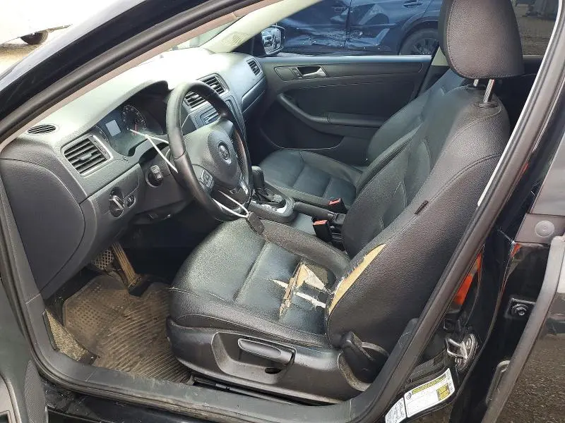 2011 VOLKSWAGEN JETTA SE  