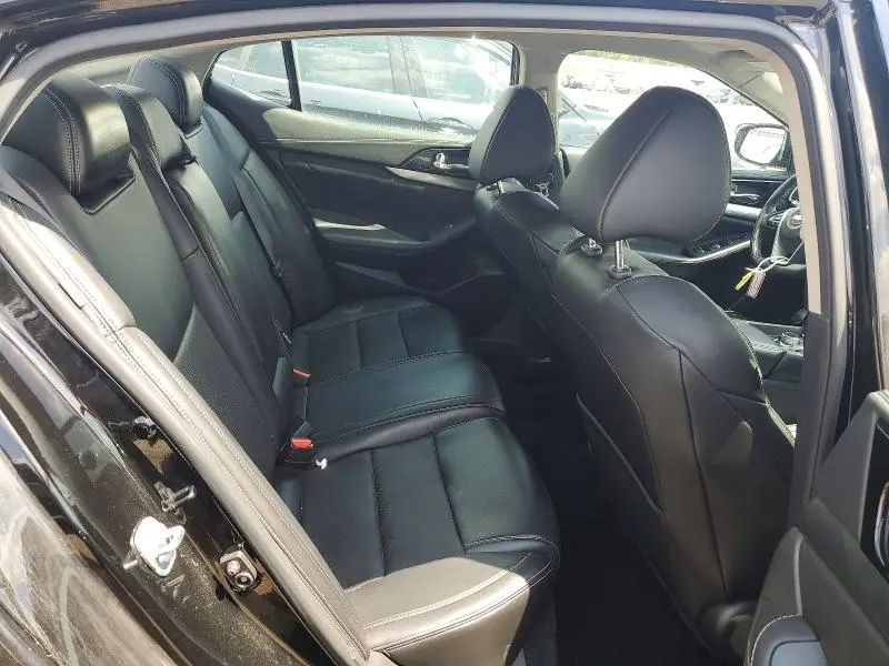 2021 NISSAN MAXIMA SV  