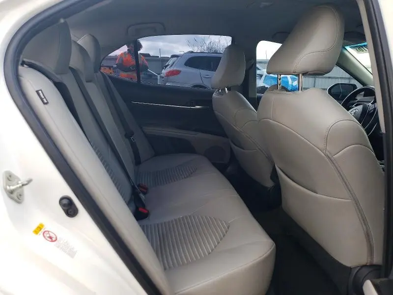 2018 TOYOTA CAMRY SE  