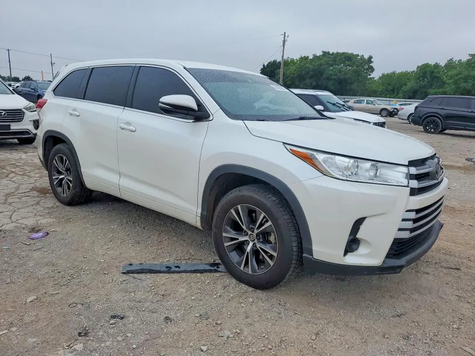 2017 TOYOTA HIGHLANDER LE  