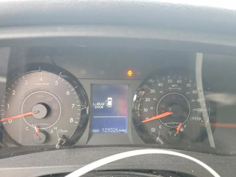 2015 TOYOTA SIENNA LE  
