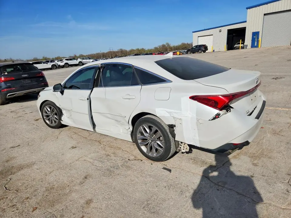 2020 TOYOTA AVALON XLE  