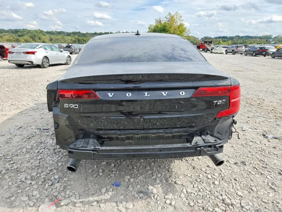 2018 VOLVO S90 T5 MOMENTUM  