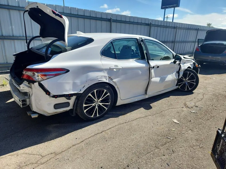 2019 TOYOTA CAMRY SE  