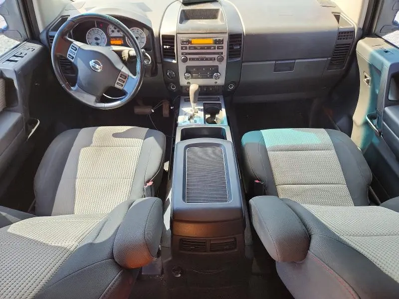 2011 NISSAN TITAN SV  