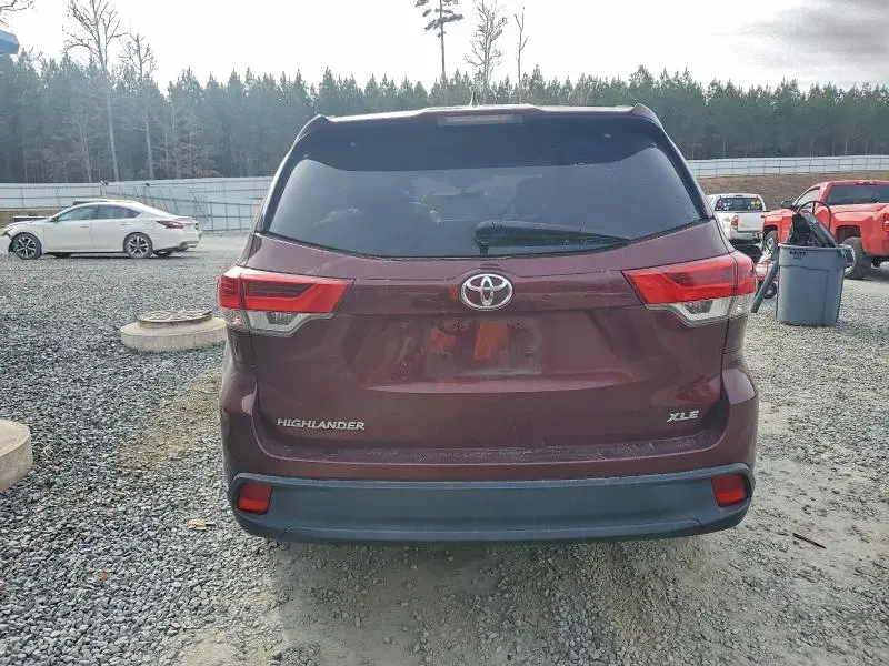 2017 TOYOTA HIGHLANDER SE  