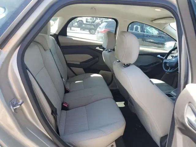 2016 FORD FOCUS SE  