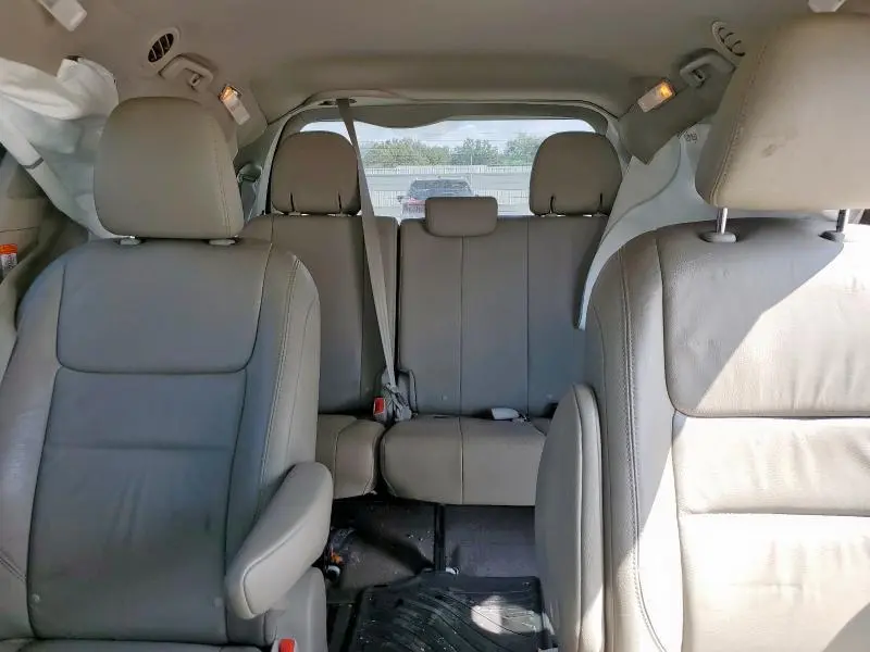 2017 TOYOTA SIENNA XLE  