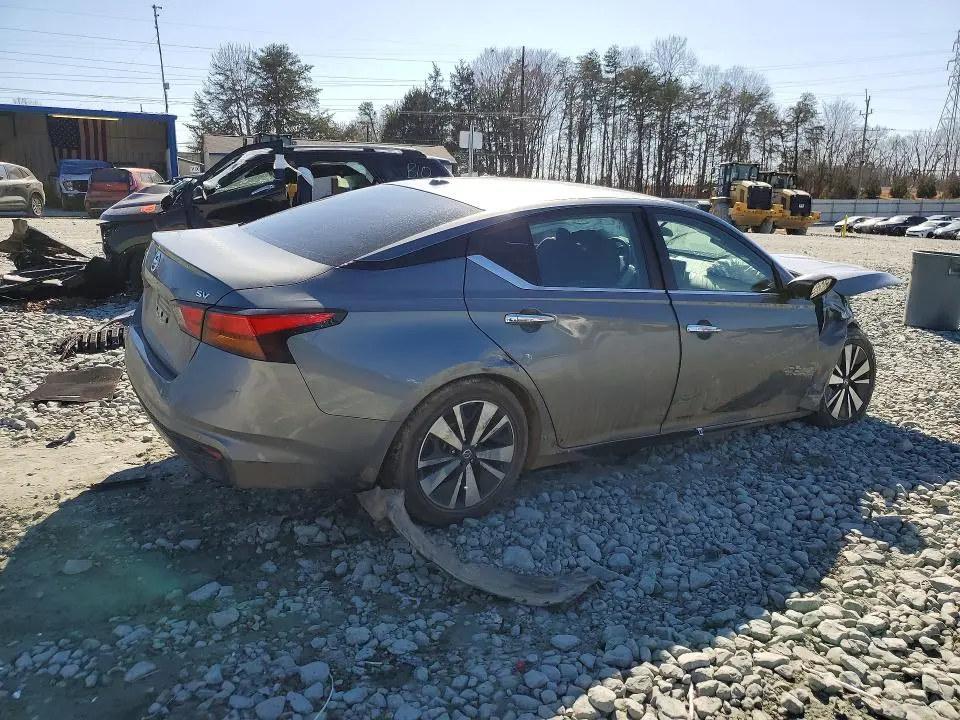 2021 NISSAN ALTIMA SV  