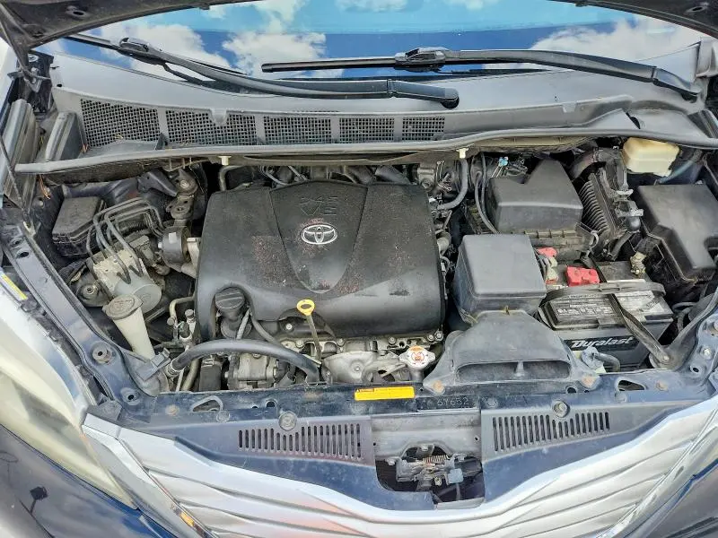 2017 TOYOTA SIENNA LIMITED PREMIUM 7-PASSENGER  