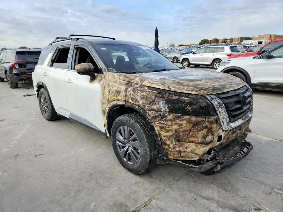 2022 NISSAN PATHFINDER SV  