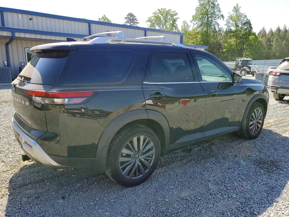 2022 NISSAN PATHFINDER SL  