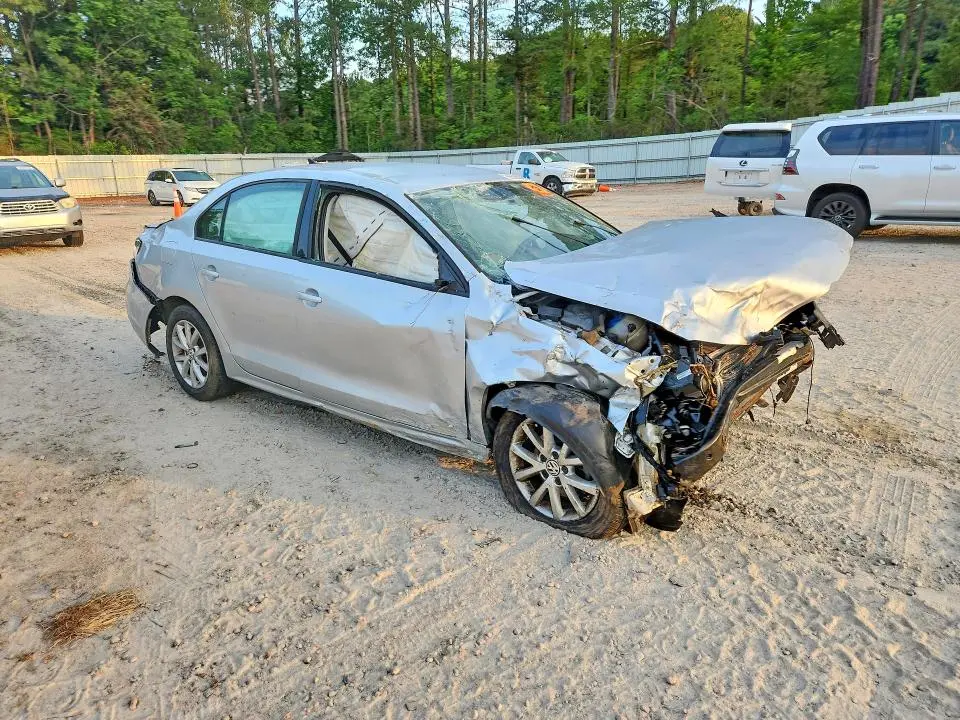 2015 VOLKSWAGEN JETTA SE  