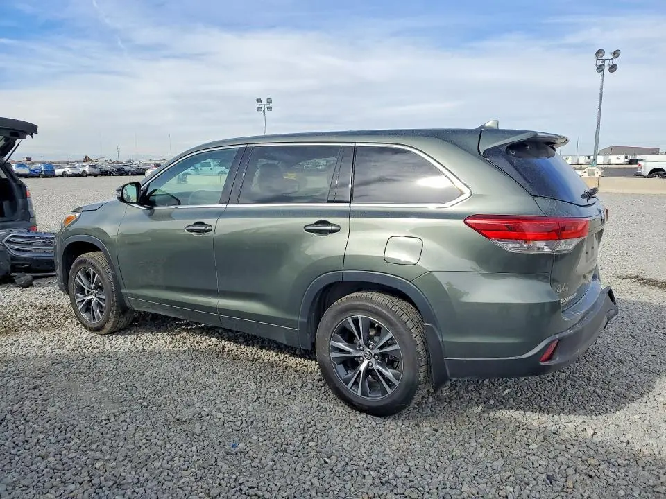 2017 TOYOTA HIGHLANDER LE  