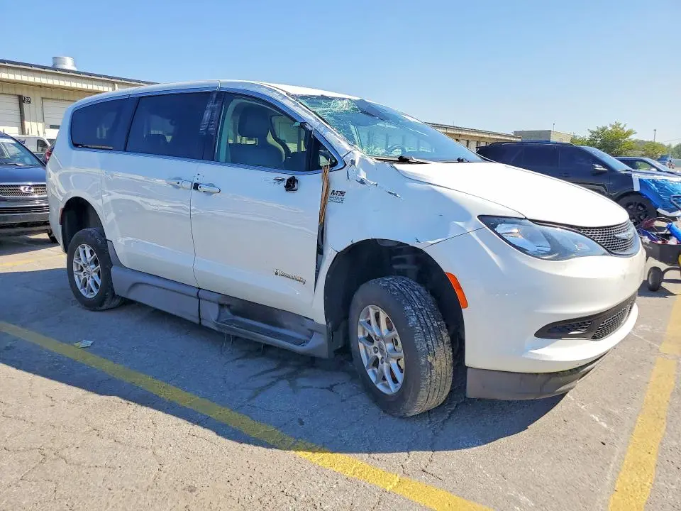2023 CHRYSLER VOYAGER LX  