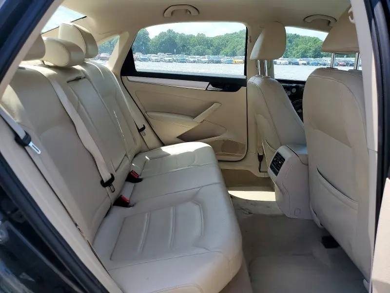 2013 VOLKSWAGEN PASSAT SE  