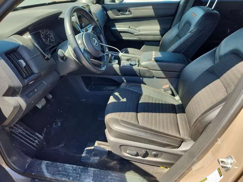2023 NISSAN PATHFINDER SV  