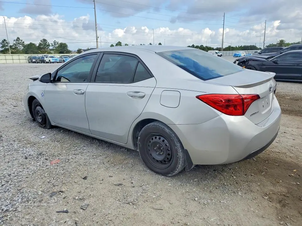 2017 TOYOTA COROLLA SE  